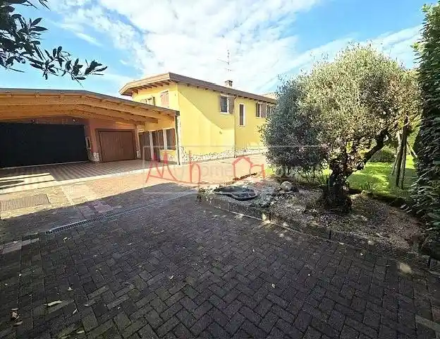 Casa indipendente in vendita a Selvazzano Dentro