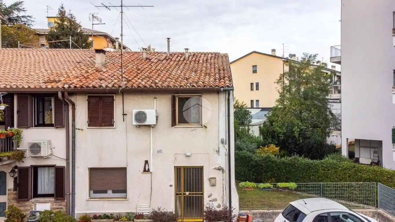 Casa indipendente in vendita a Verona