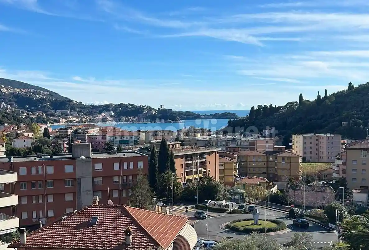 Appartamento in vendita a Lerici