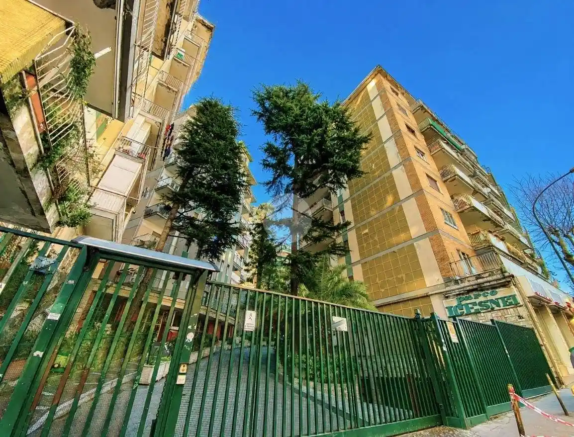 Appartamento in vendita a Napoli