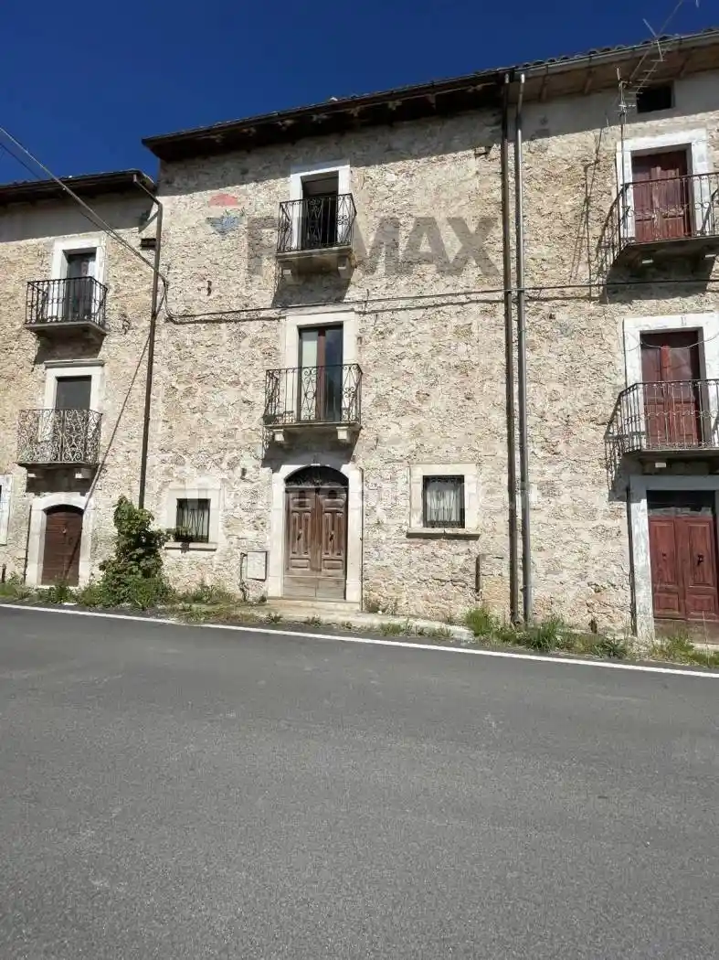 Casa indipendente in vendita a Santo Stefano di Sessanio