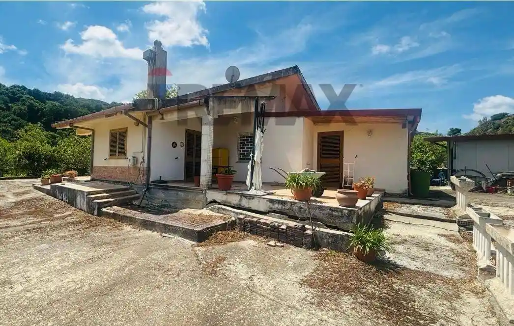 Casa indipendente in vendita a Gualtieri Sicaminò