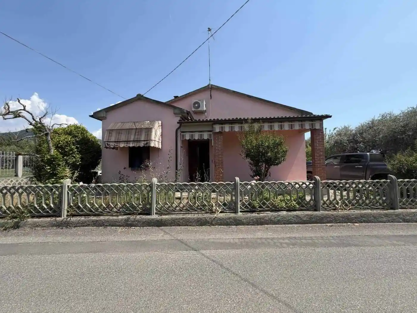 Casa indipendente in vendita a Luni
