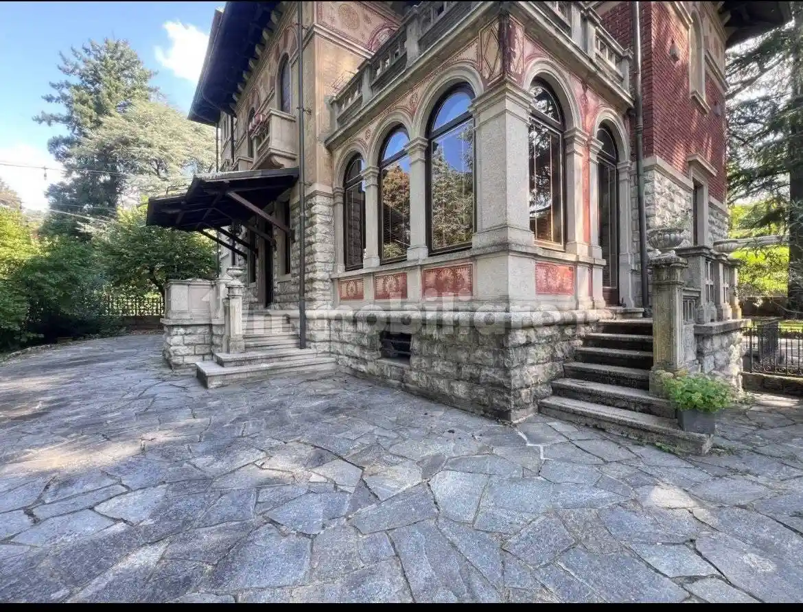 Villa in vendita a Varese