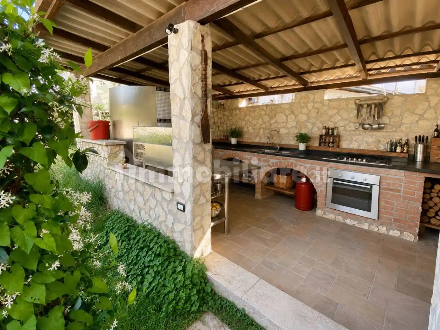 Villa in vendita a Serravalle Sesia