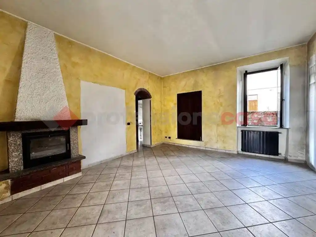 Villa in vendita a Sesto Calende