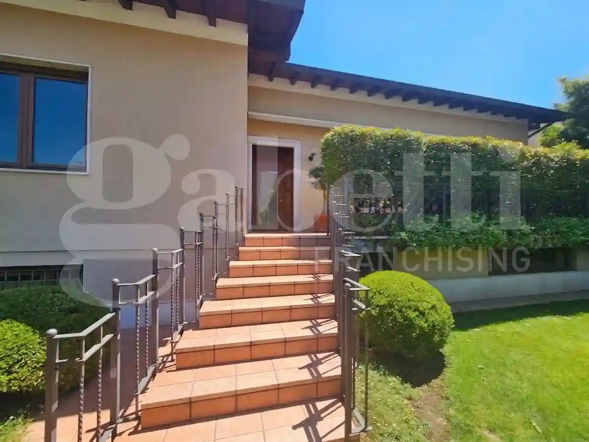 Villa - foto 2