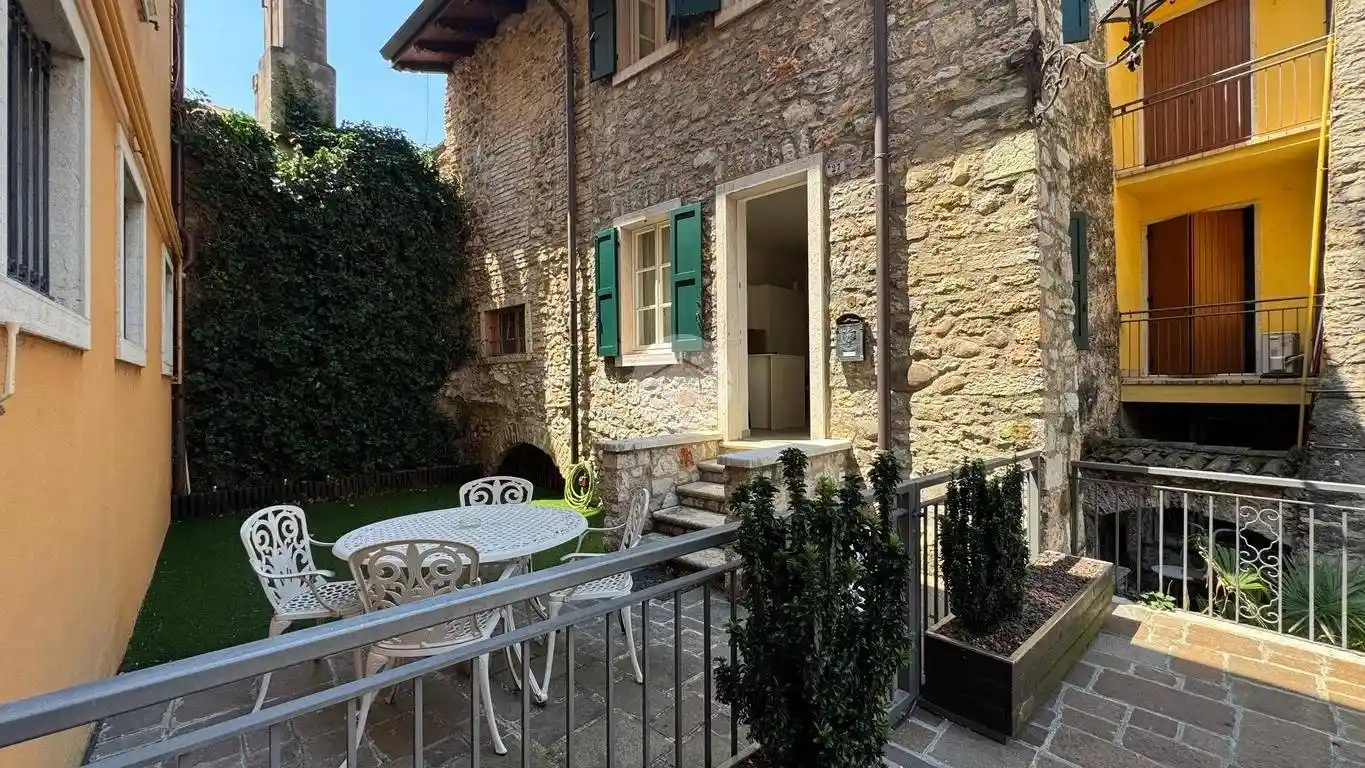 Rustico - Casale in vendita a Torri del Benaco