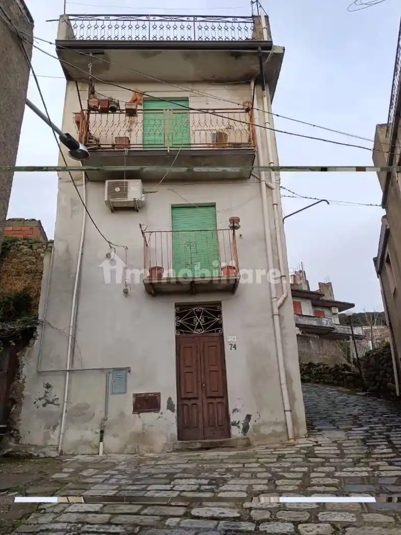 Casa indipendente in vendita a Ucria
