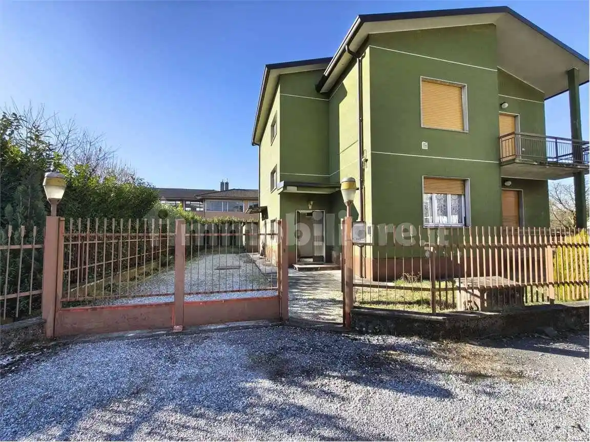 Appartamento in vendita a Alzate Brianza