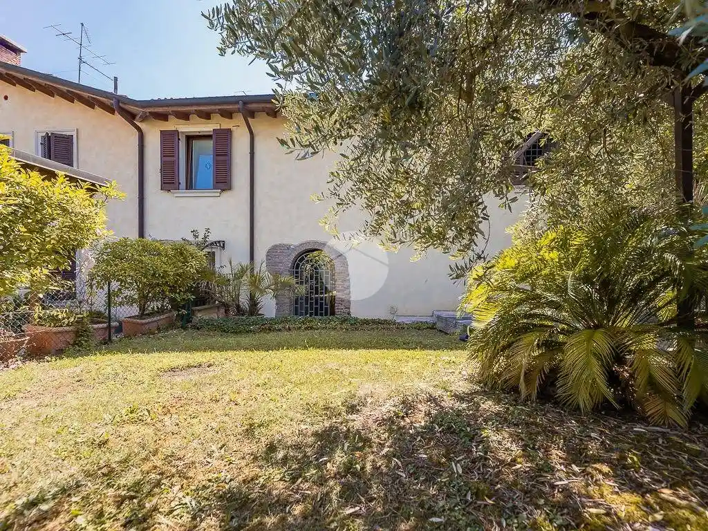 Villa in vendita a Sommacampagna