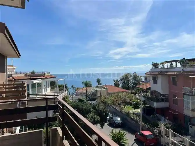 Appartamento in vendita a Aci Castello