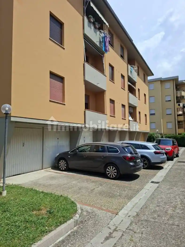 Appartamento in vendita a Cascina