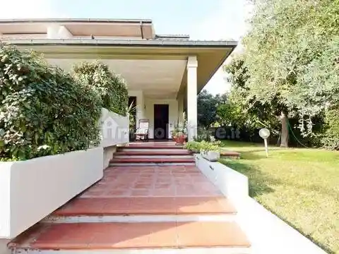 Villa in vendita a Follonica