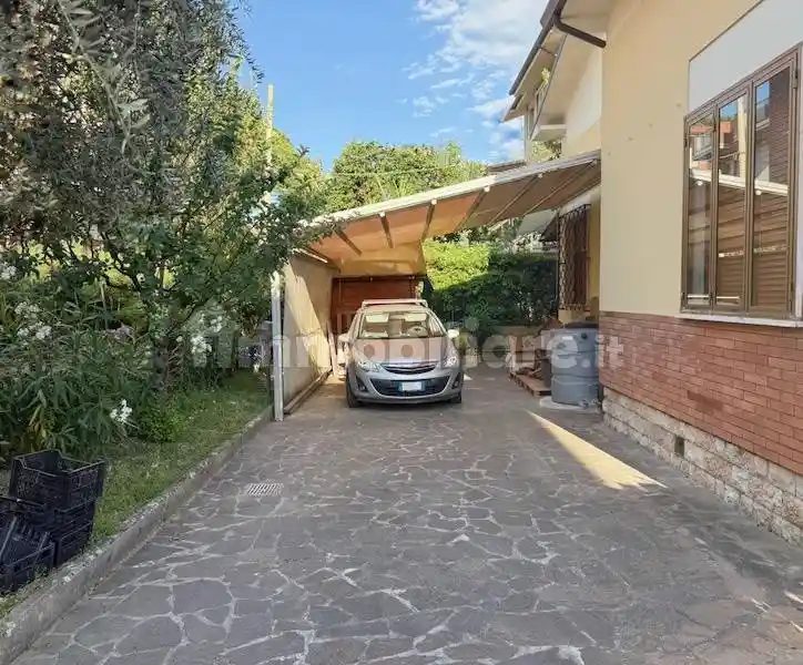 Villa in vendita a Montecatini-Terme
