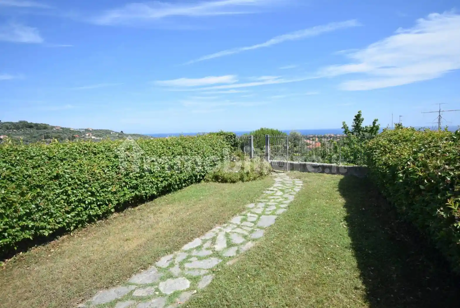 Appartamento in vendita a Diano Castello