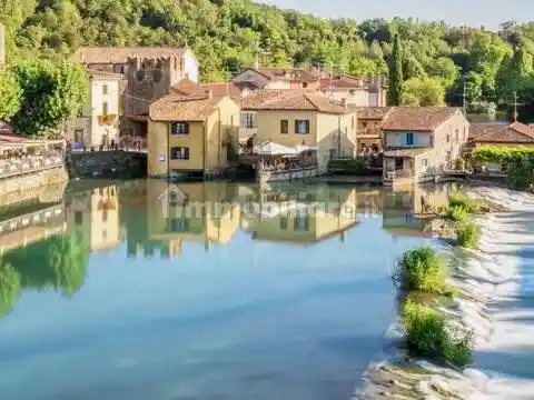 Villa in vendita a Valeggio sul Mincio