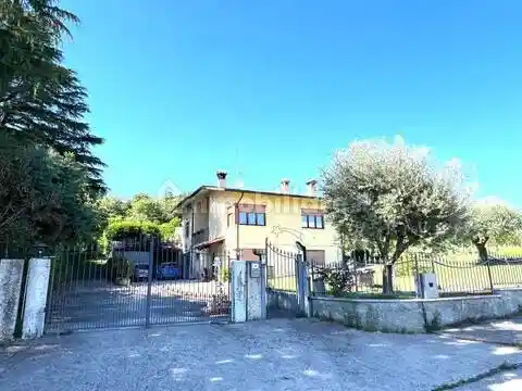 Villa in vendita a Valeggio sul Mincio