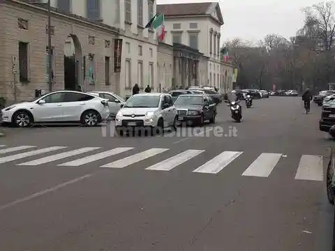 Palazzo - Edificio in affitto a Milano