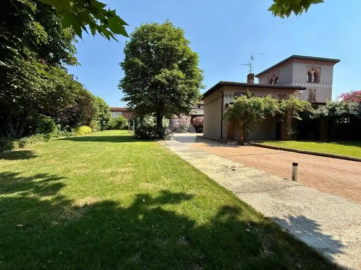 Villa in vendita a Bassano Bresciano