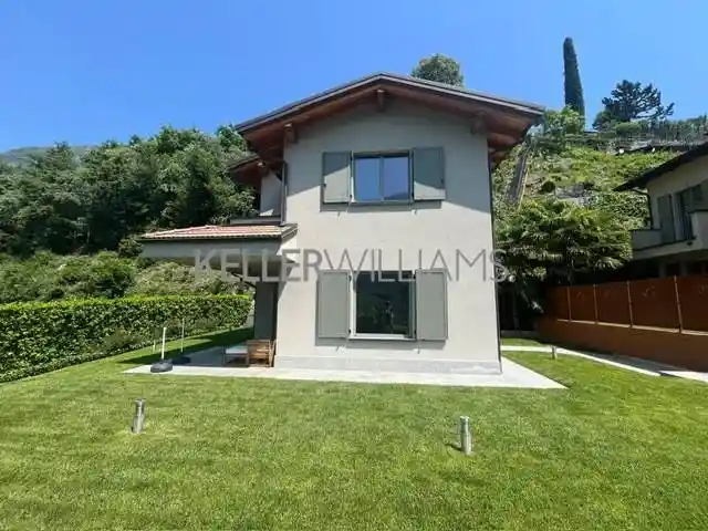 Villa in vendita a Carlazzo