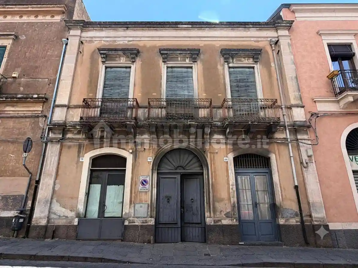 Palazzo - Edificio in vendita a Acireale