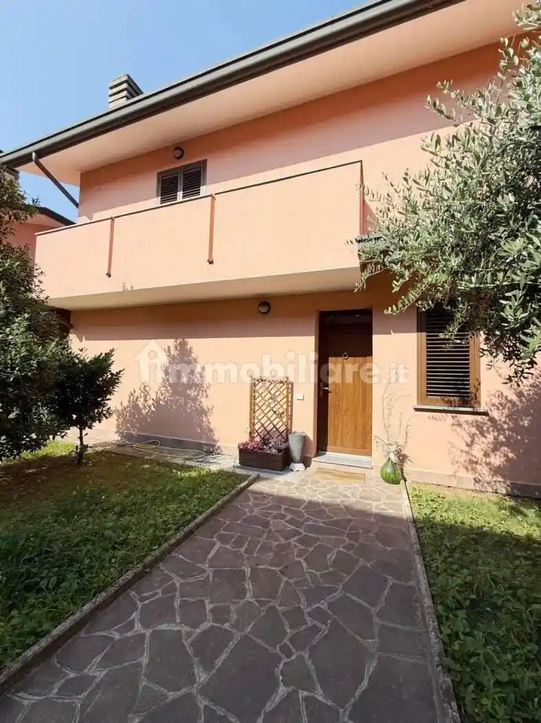 Villa in vendita a Uboldo