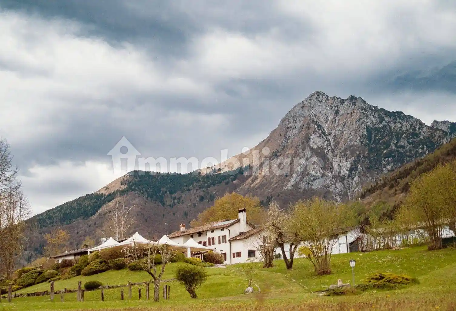 Villa in vendita a San Gregorio nelle Alpi