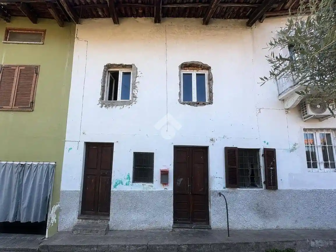 Casa indipendente in vendita a Alice Castello
