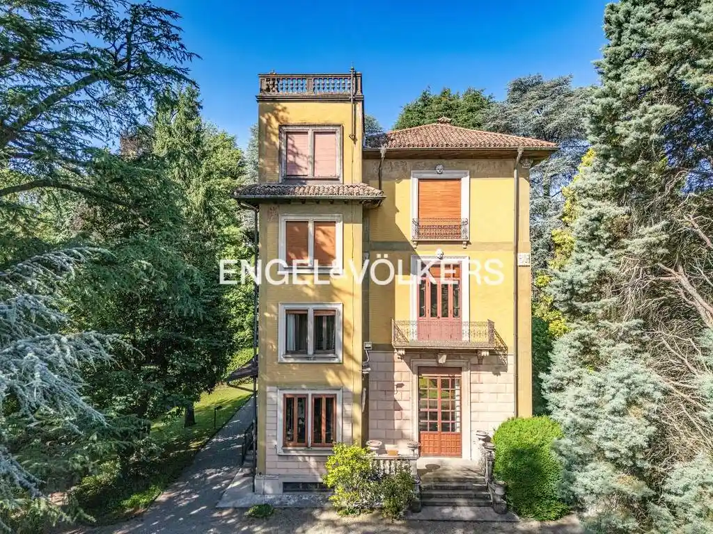Villa in vendita a Carate Brianza