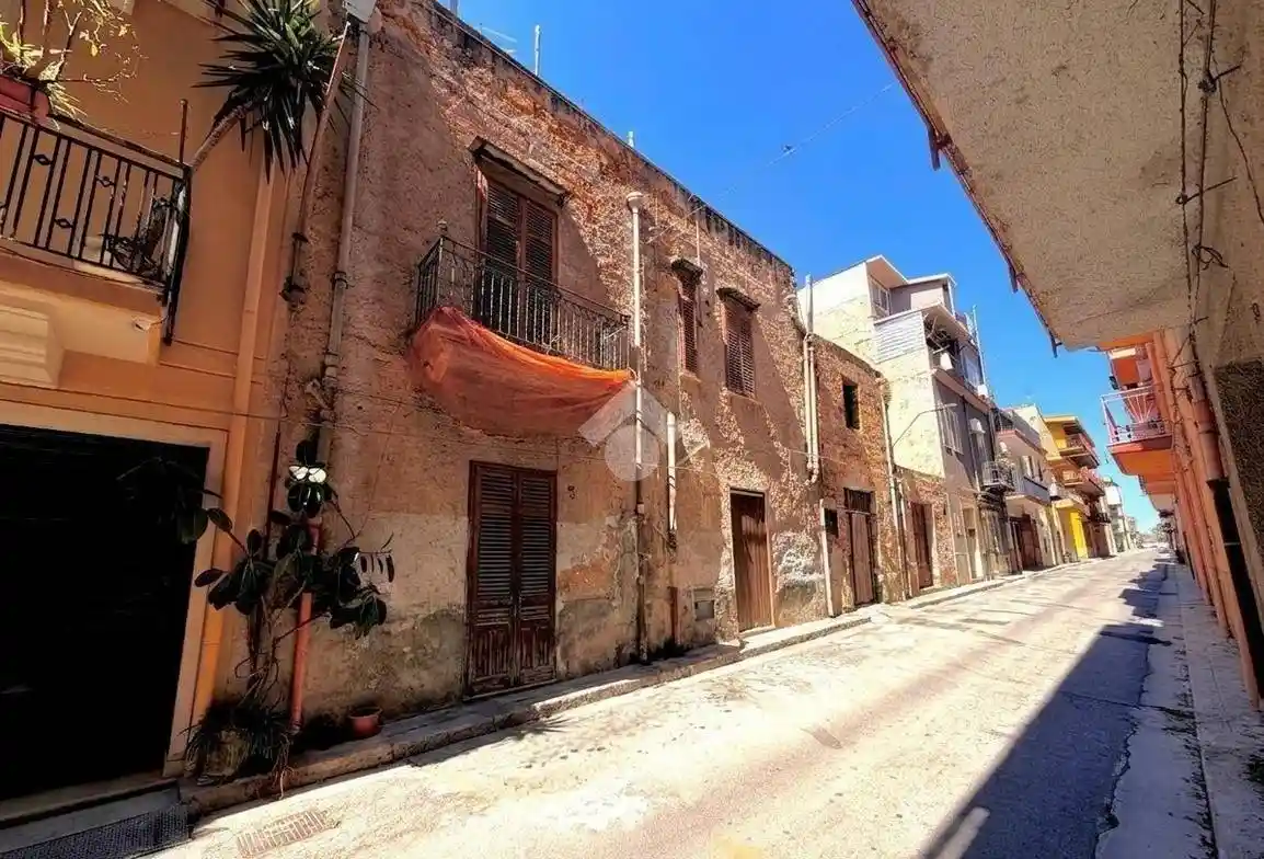 Palazzo - Edificio in vendita a Casteldaccia