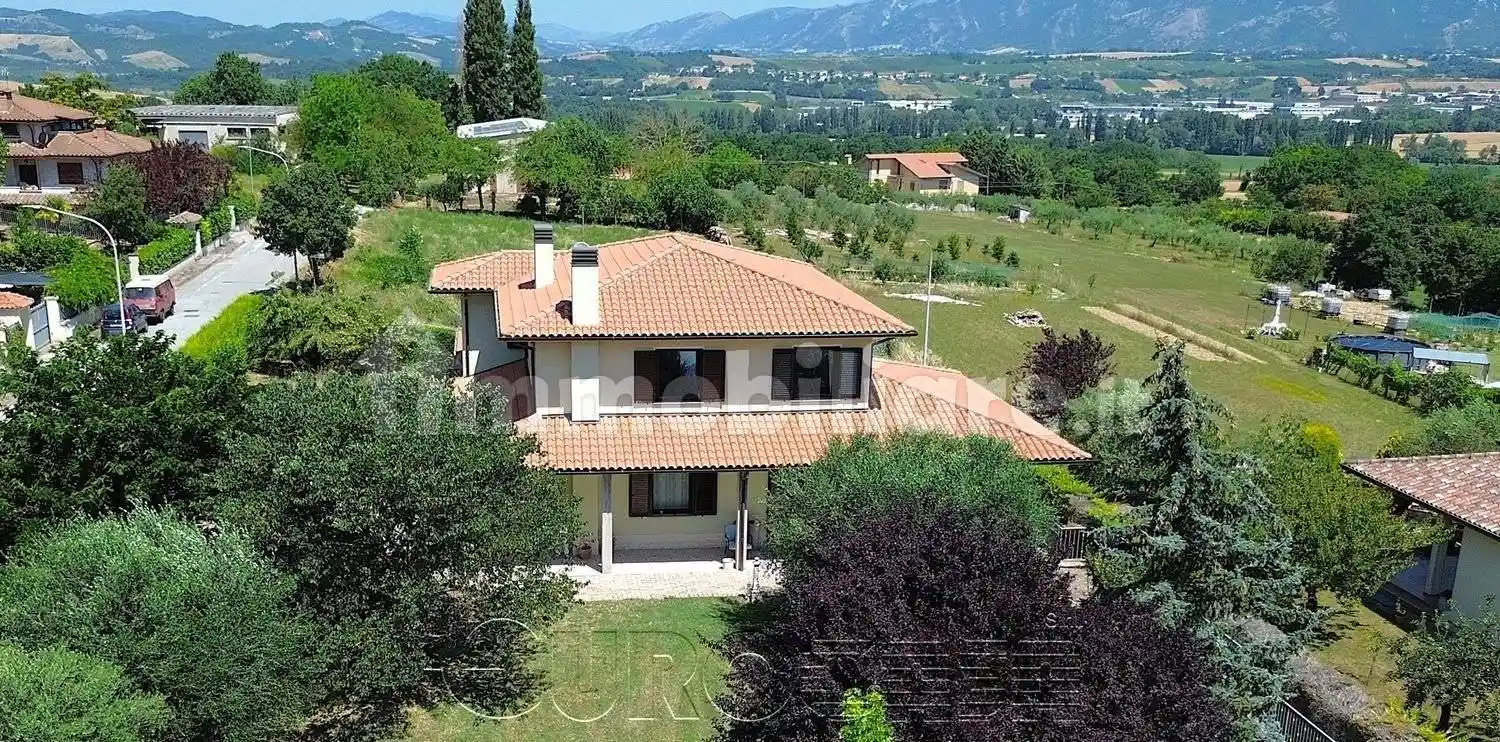 Villa in vendita a Gualdo Tadino