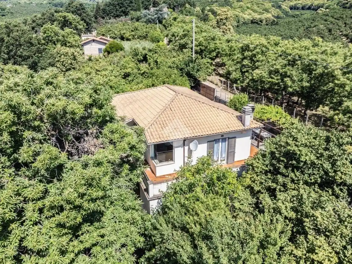 Casa indipendente in vendita a Caprarola