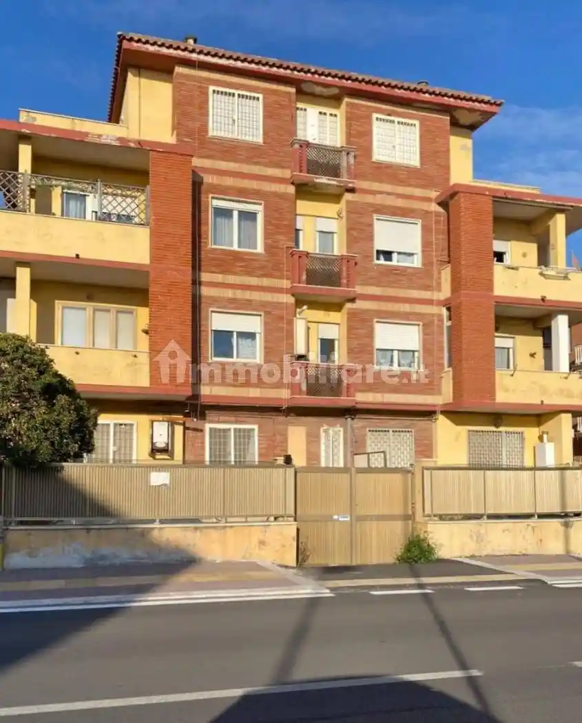 Palazzo - Edificio in vendita a Pomezia