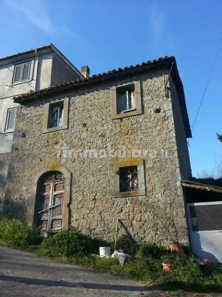 Rustico - Casale in vendita a Montefiascone