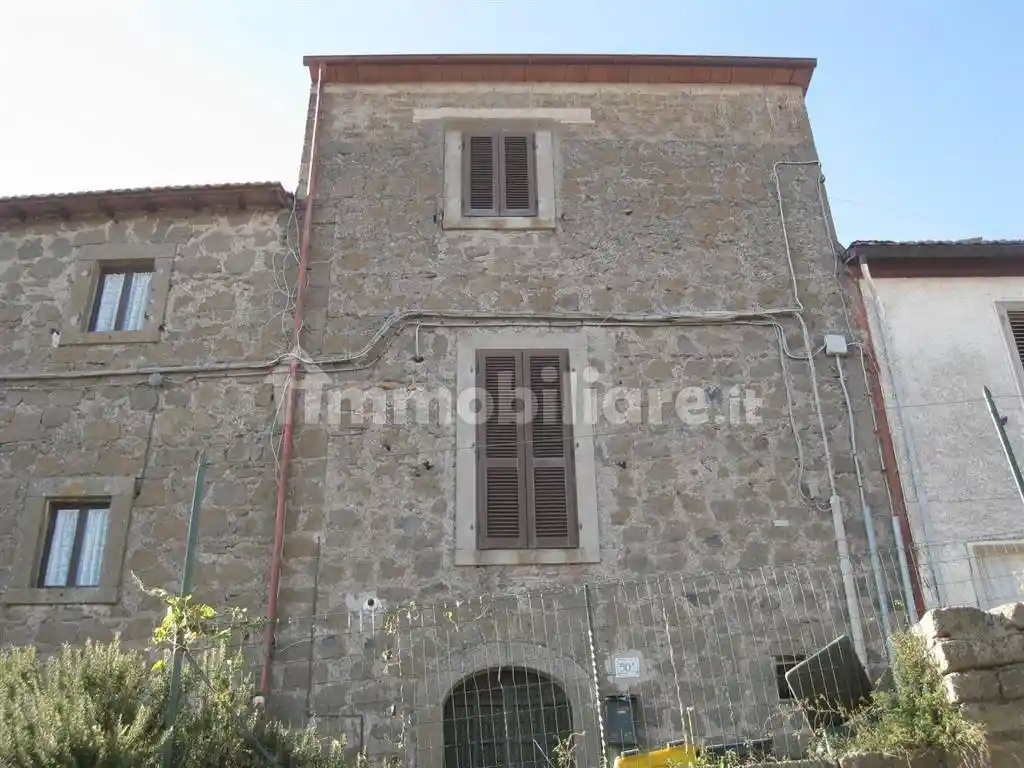 Casa indipendente in vendita a Montefiascone