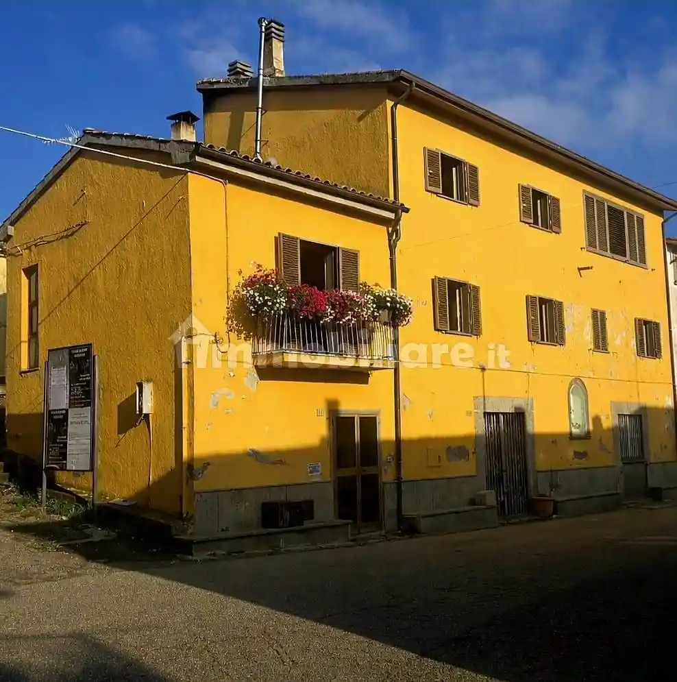Palazzo - Edificio in vendita a Viterbo