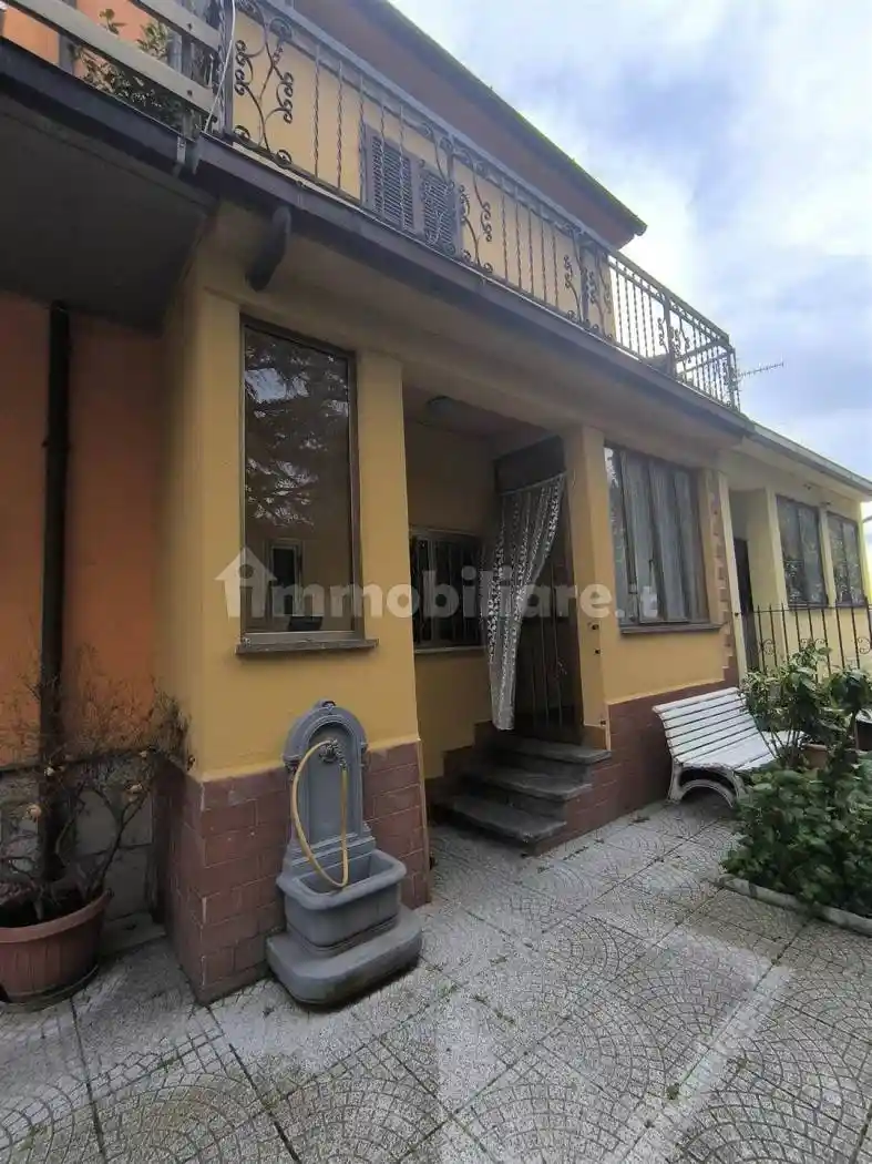 Palazzo - Edificio in vendita a Montefiascone