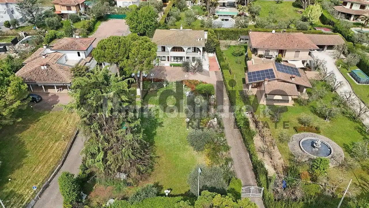 Villa in vendita a Padenghe sul Garda
