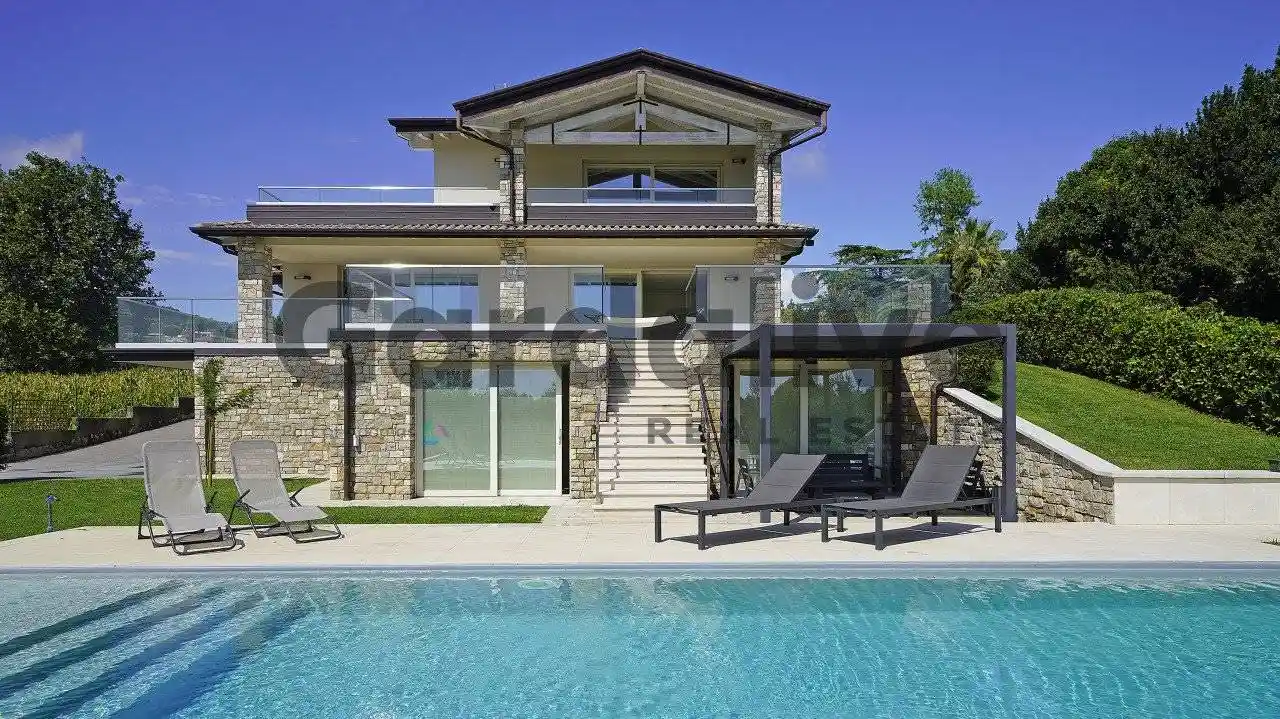 Villa in vendita a Moniga del Garda