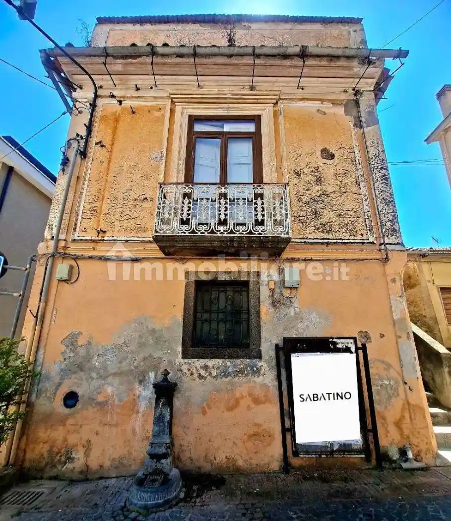 Palazzo - Edificio in vendita a Salerno