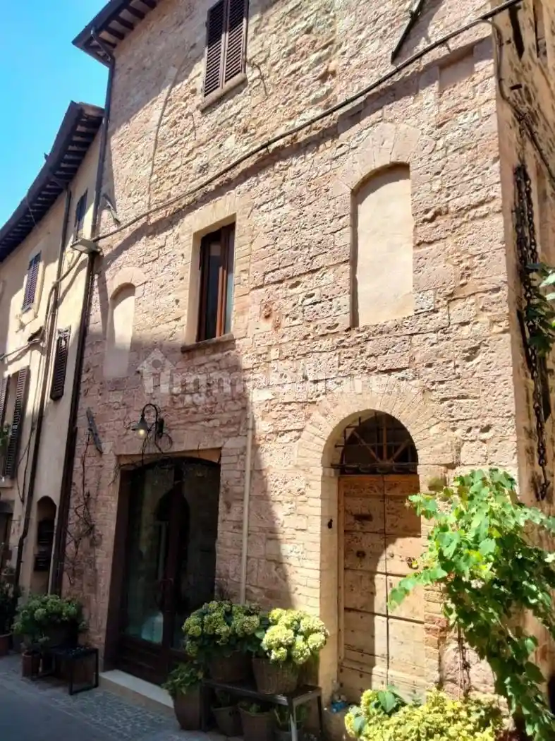 Casa indipendente in vendita a Spello