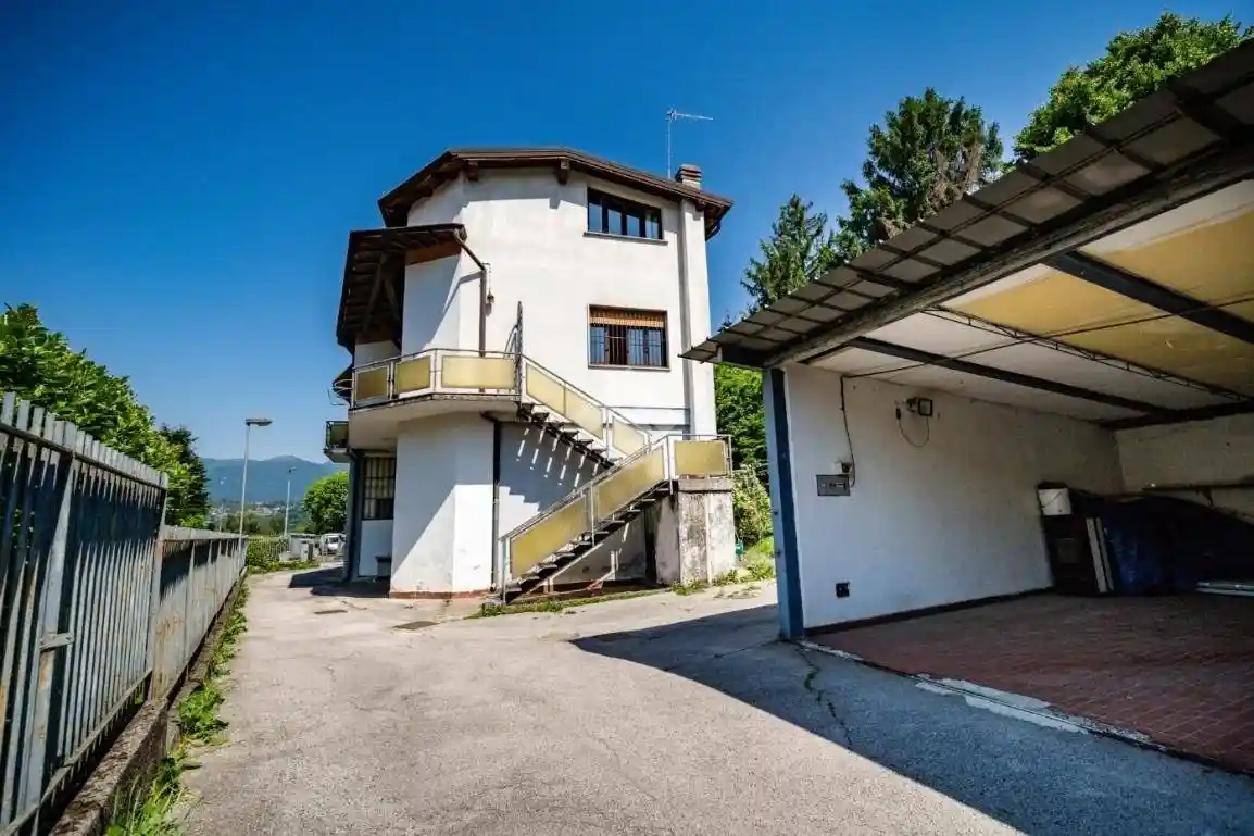 Casa indipendente in vendita a Bosisio Parini