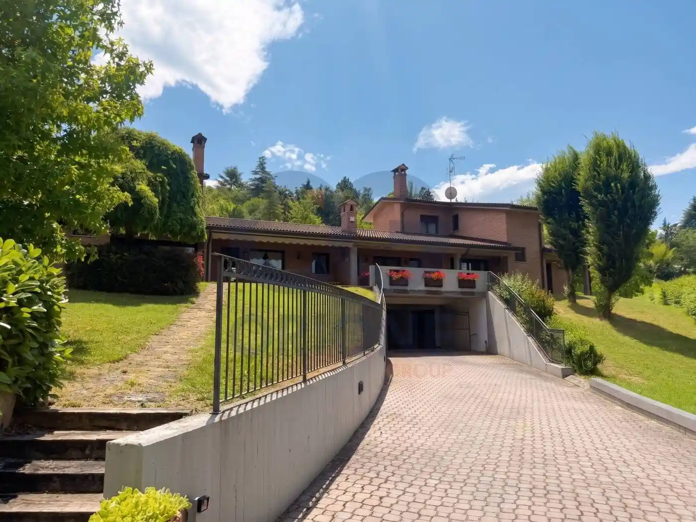 Villa in vendita a Monte San Pietro