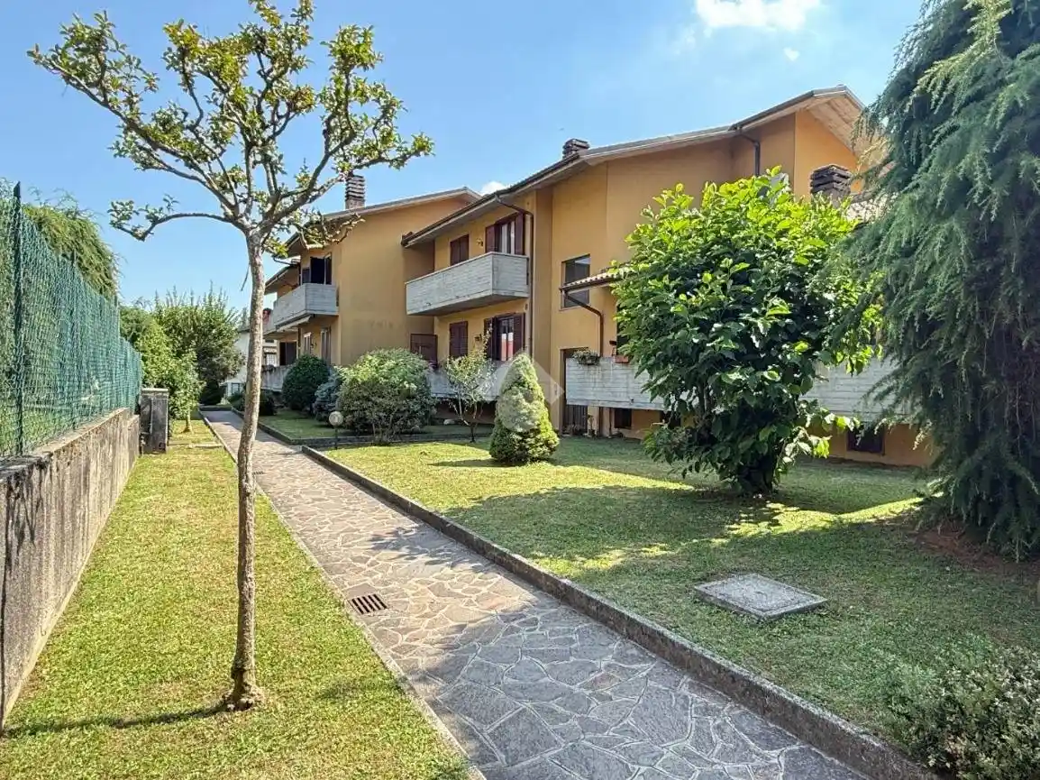Appartamento in vendita a Calco
