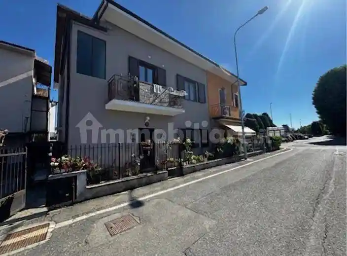 Villa in vendita a Crespiatica