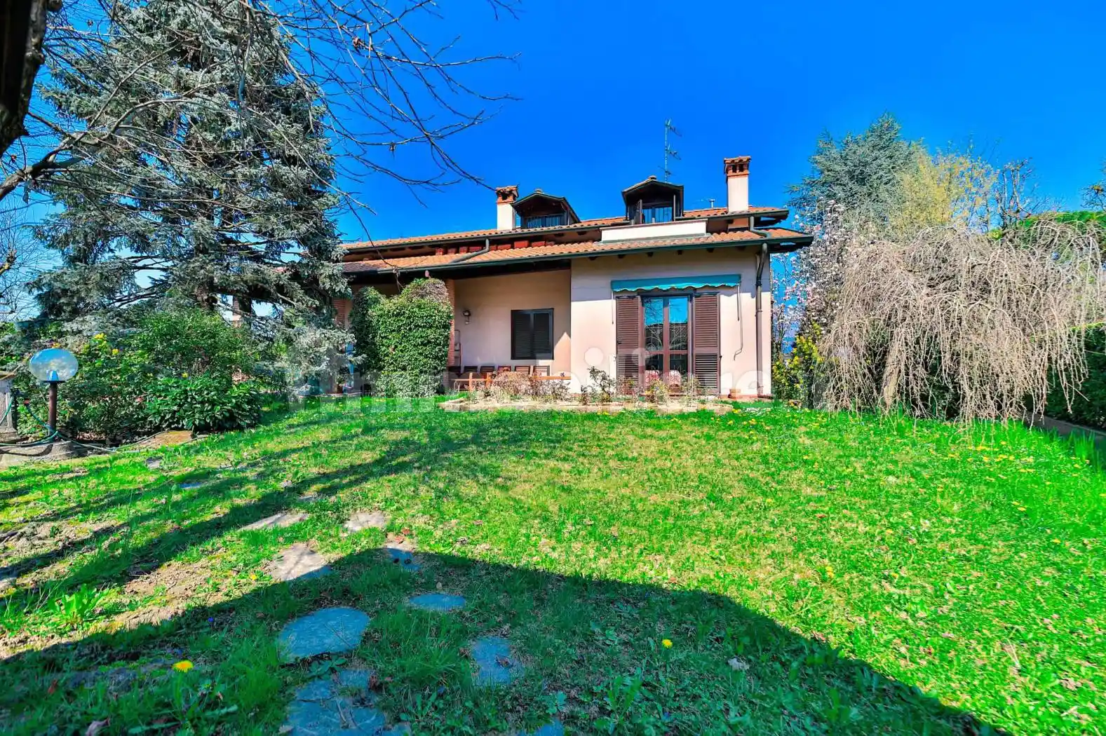Villa in vendita a Merate