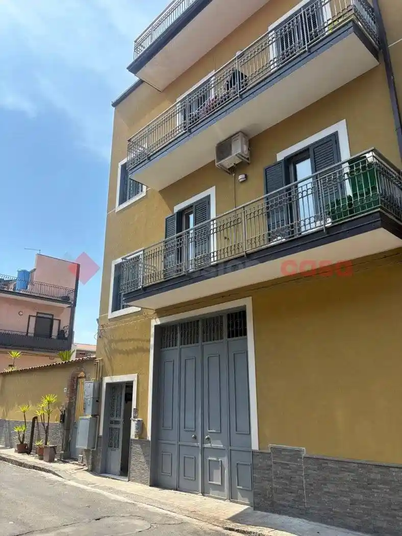 Palazzo - Edificio in vendita a Belpasso