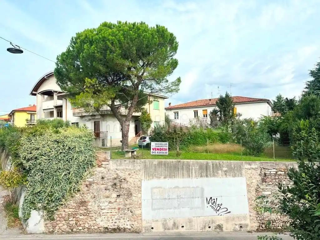 Casa indipendente in vendita a Verona