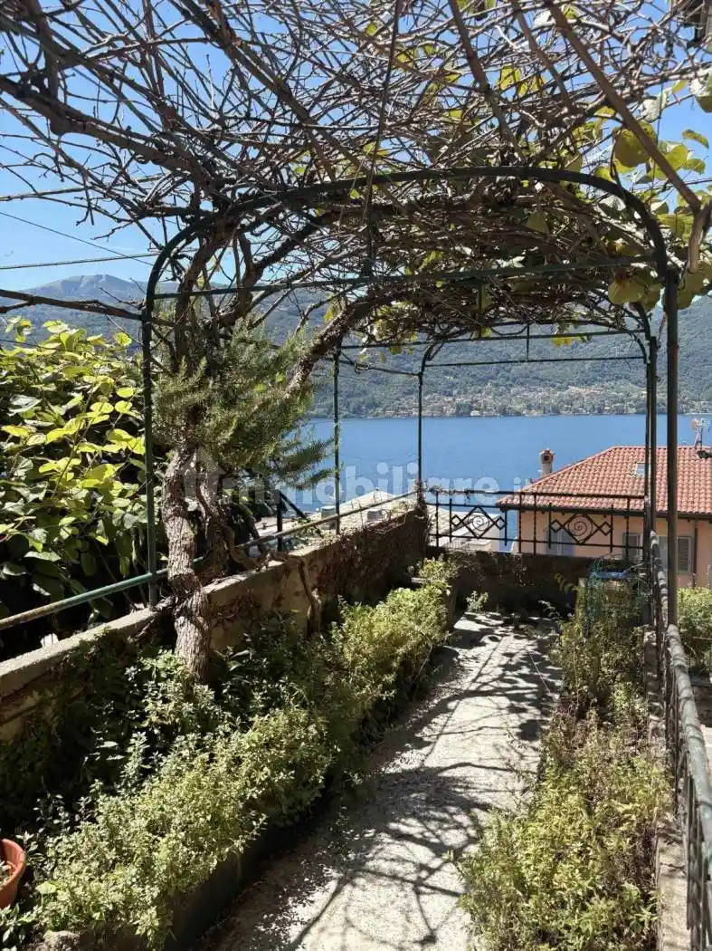 Appartamento in vendita a Lierna